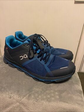 On Running Men's Athletic Shoes in Navy and Teal